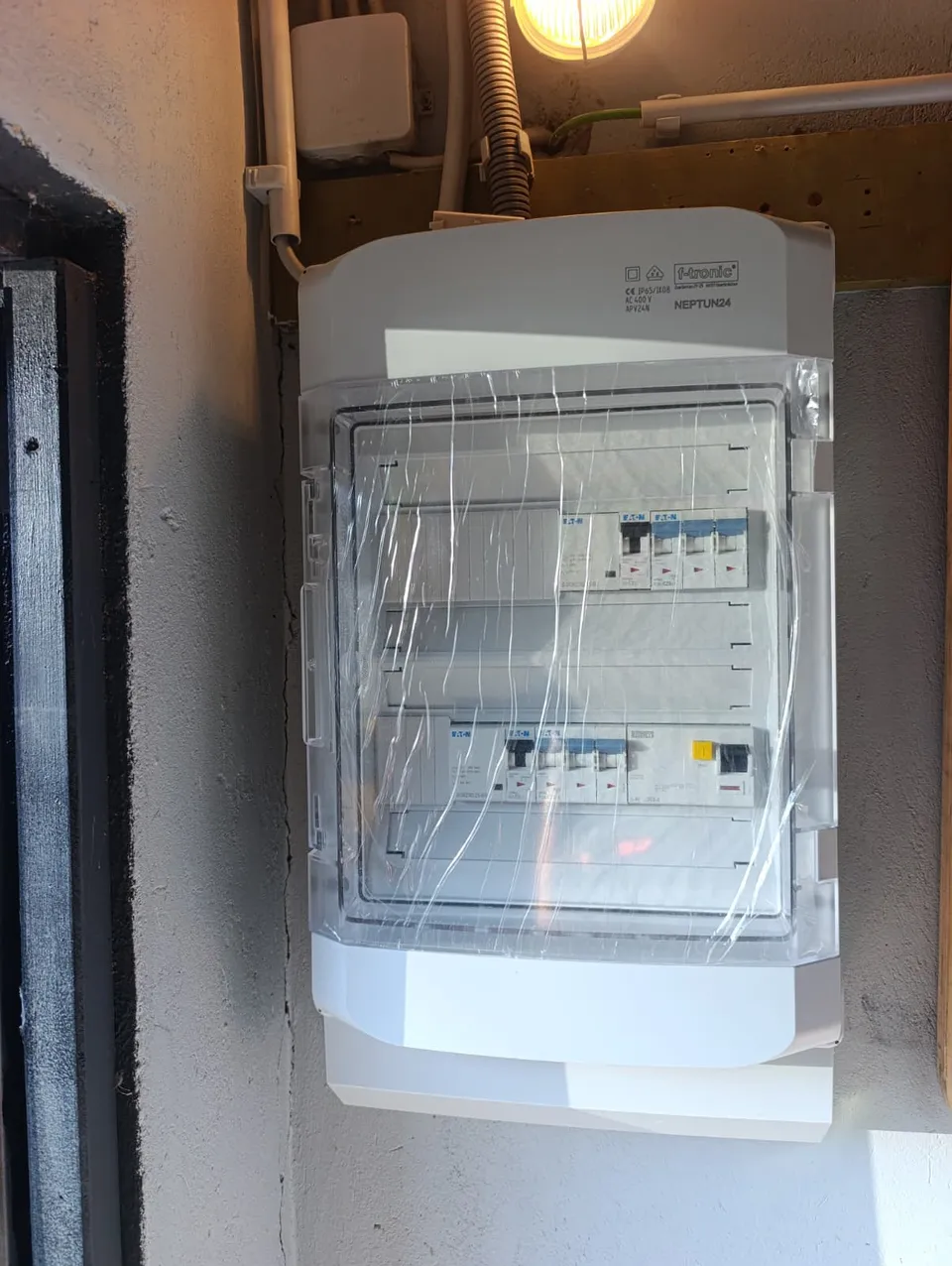 Tableau électrique neuf. Réalisation Clay Service : remplacement complet avant raccordement photovoltaïque