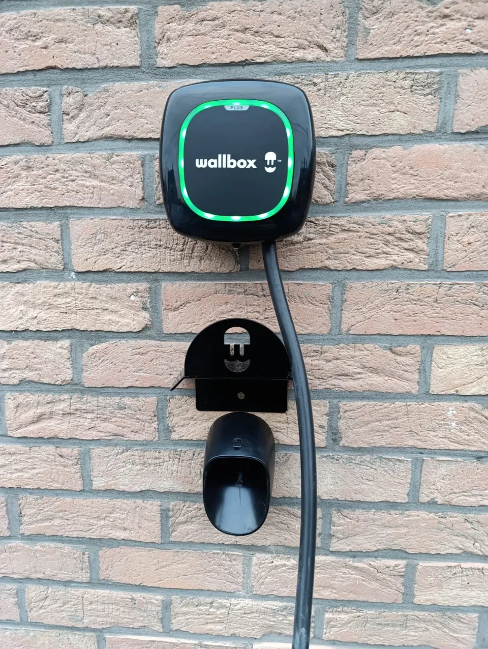 Borne murale. Réalisation Clay Service : recharge résidentielle avec gestion dynamique